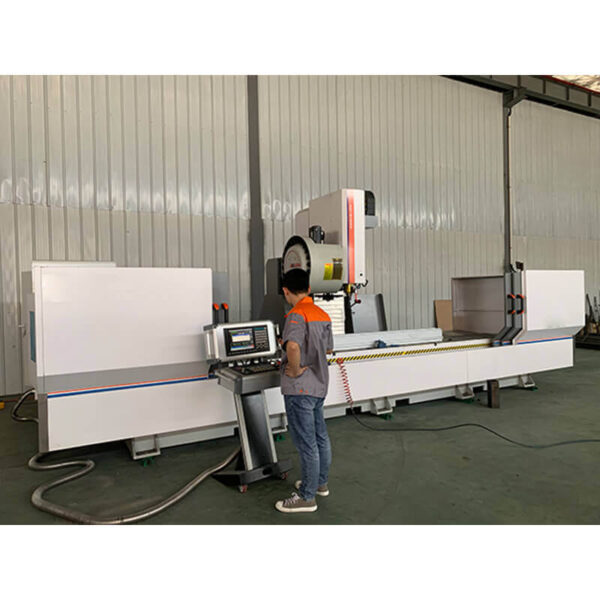 BT40 Heavy Duty 3 Axis CNC Aluminium Machining Center performing high-speed milling on curtain wall profile